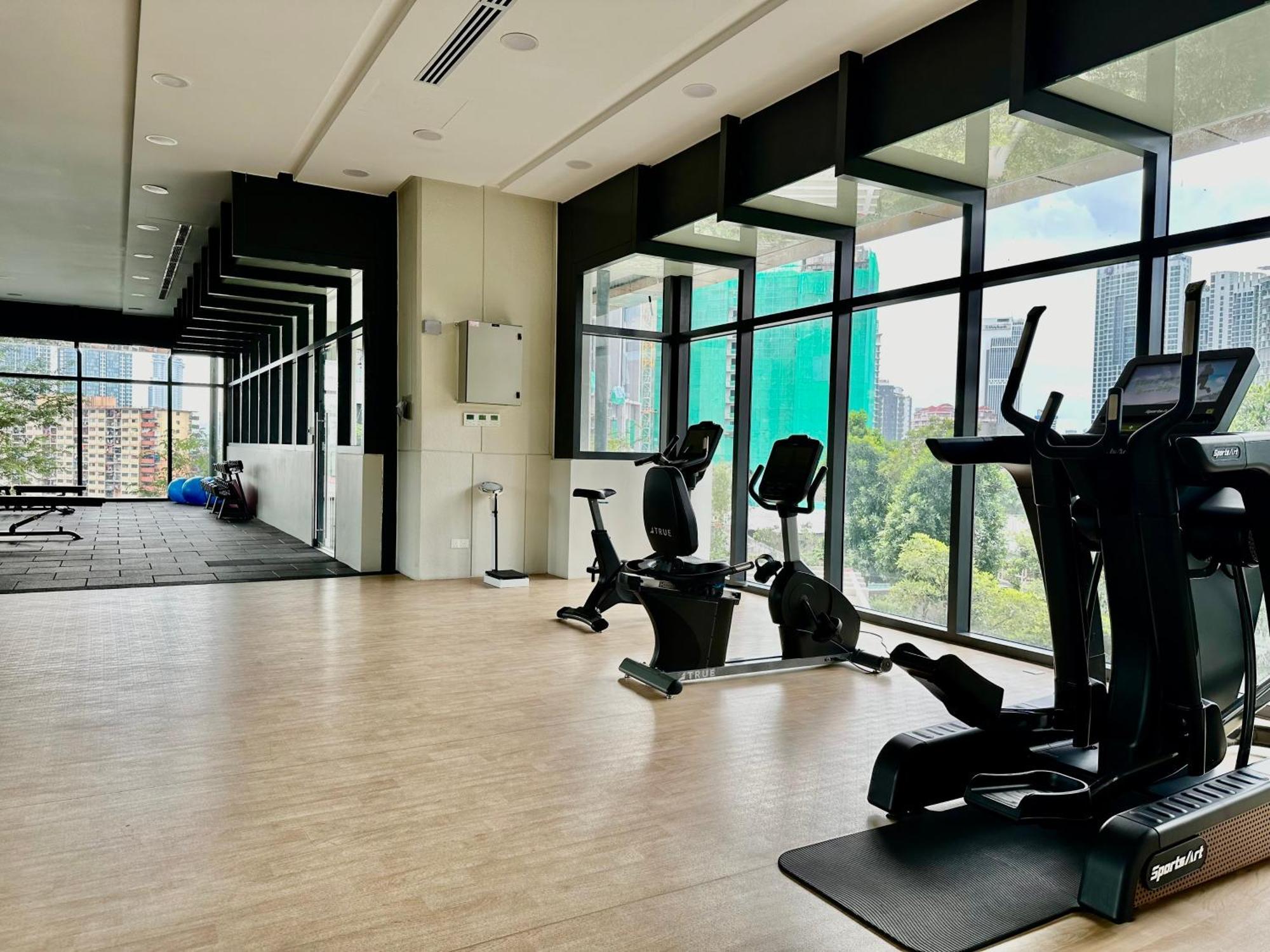 Smart At Lucentia Bbcc Lalaport Apartment *
